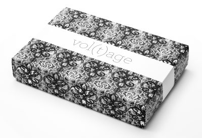 caja_de_carton_para_ropa_formada_por_tapa_y_base_con_paredes_interiores_dobles